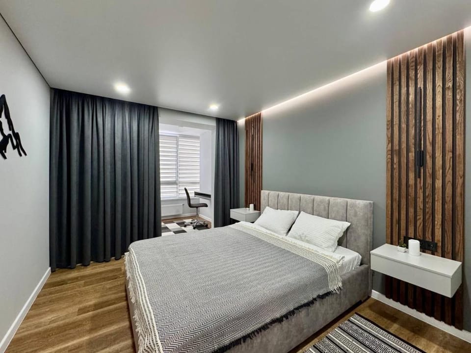 Bed, Seating area, Bedroom