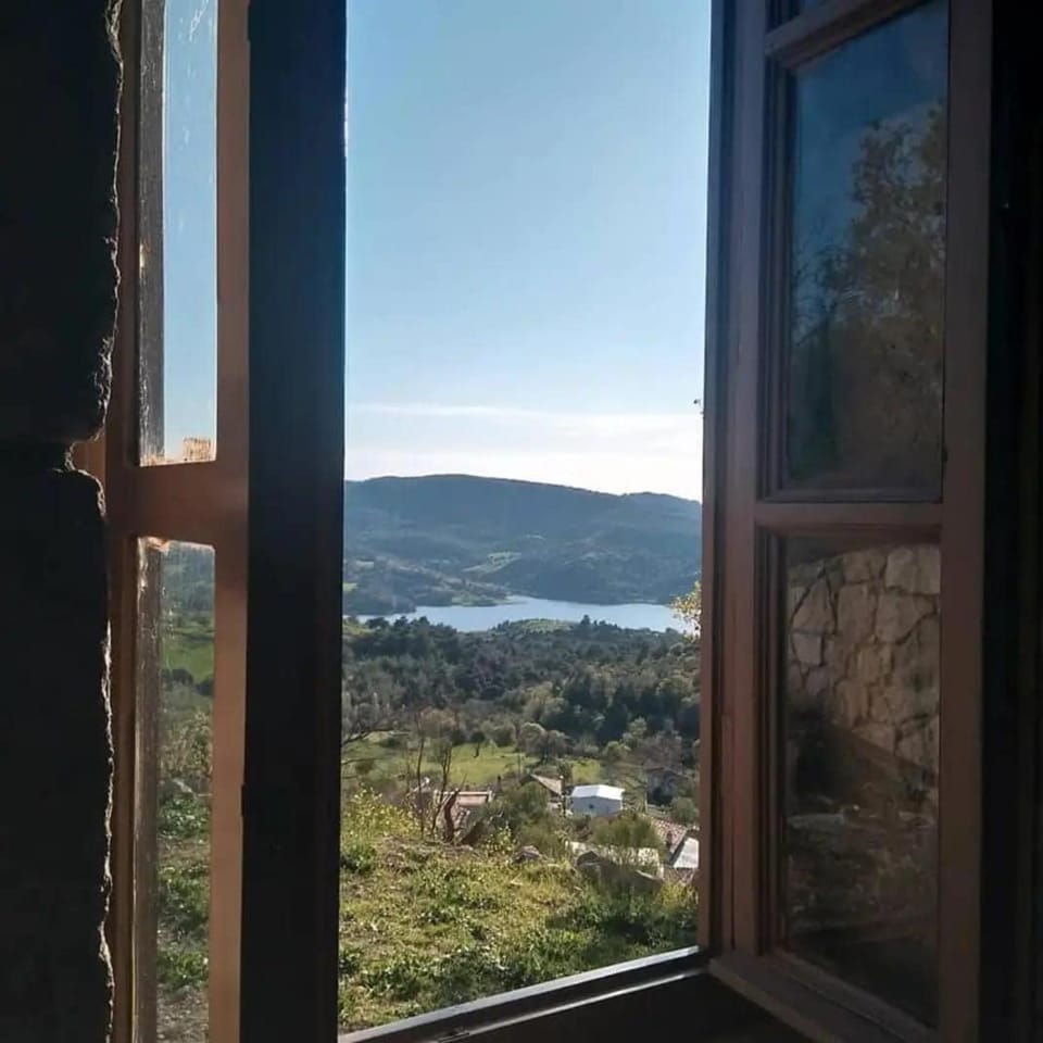 Stone house in nature, 10 minutes to the city, on the peak Chalet in Turkey