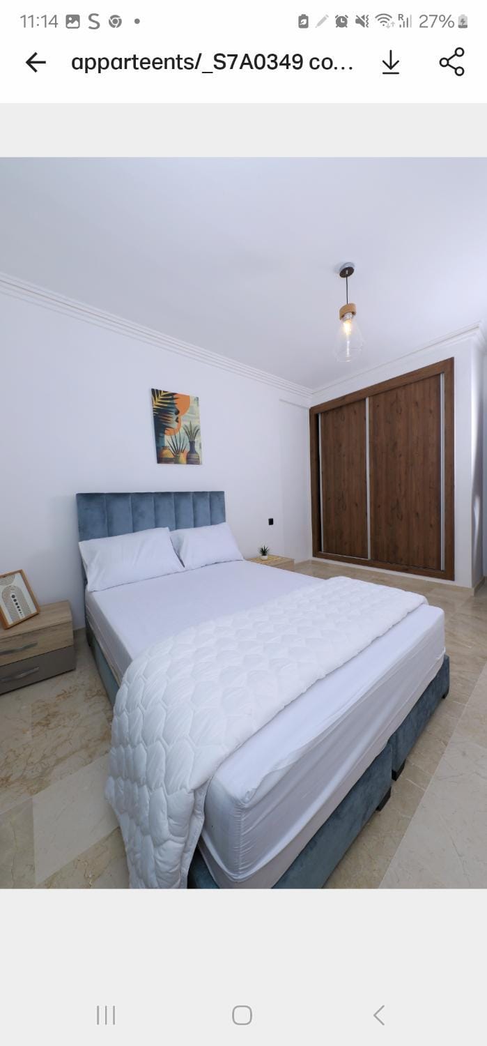 Photo of the whole room, Bedroom