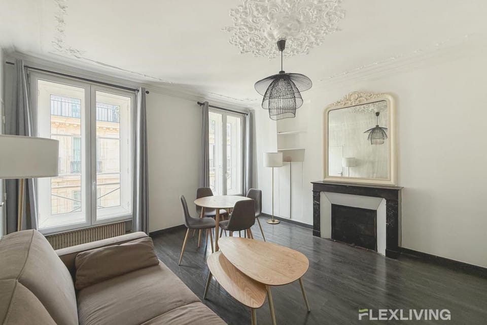 Elegant 2-Bedroom Apartment in the Heart of Paris’ 8th Arrondissement Apartment in Paris