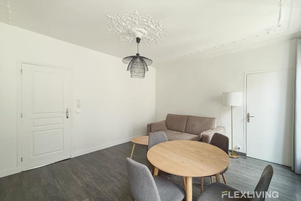 Elegant 2-Bedroom Apartment in the Heart of Paris’ 8th Arrondissement Apartment in Paris
