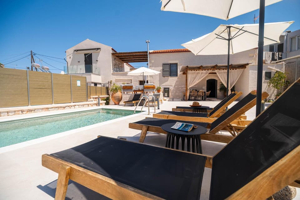 Pool view, Swimming pool, sunbed