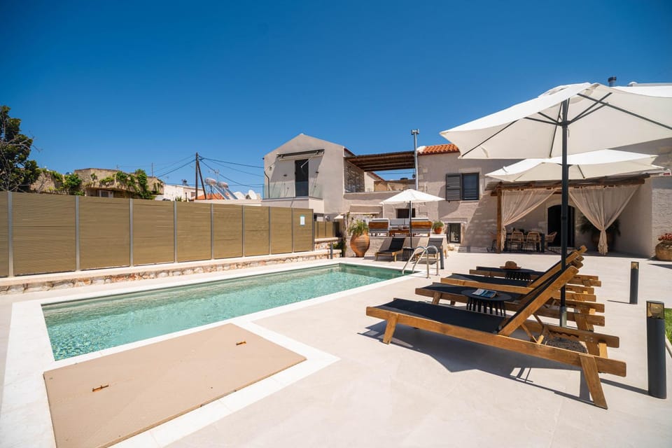 Pool view, Swimming pool, sunbed