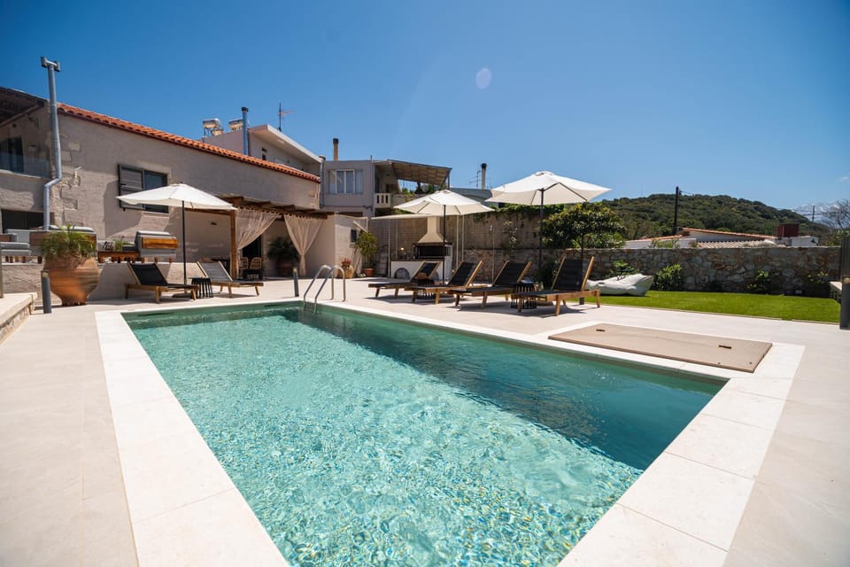 Garden view, Pool view, Swimming pool, sunbed