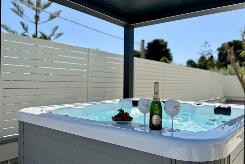 Hot Tub, Swimming pool