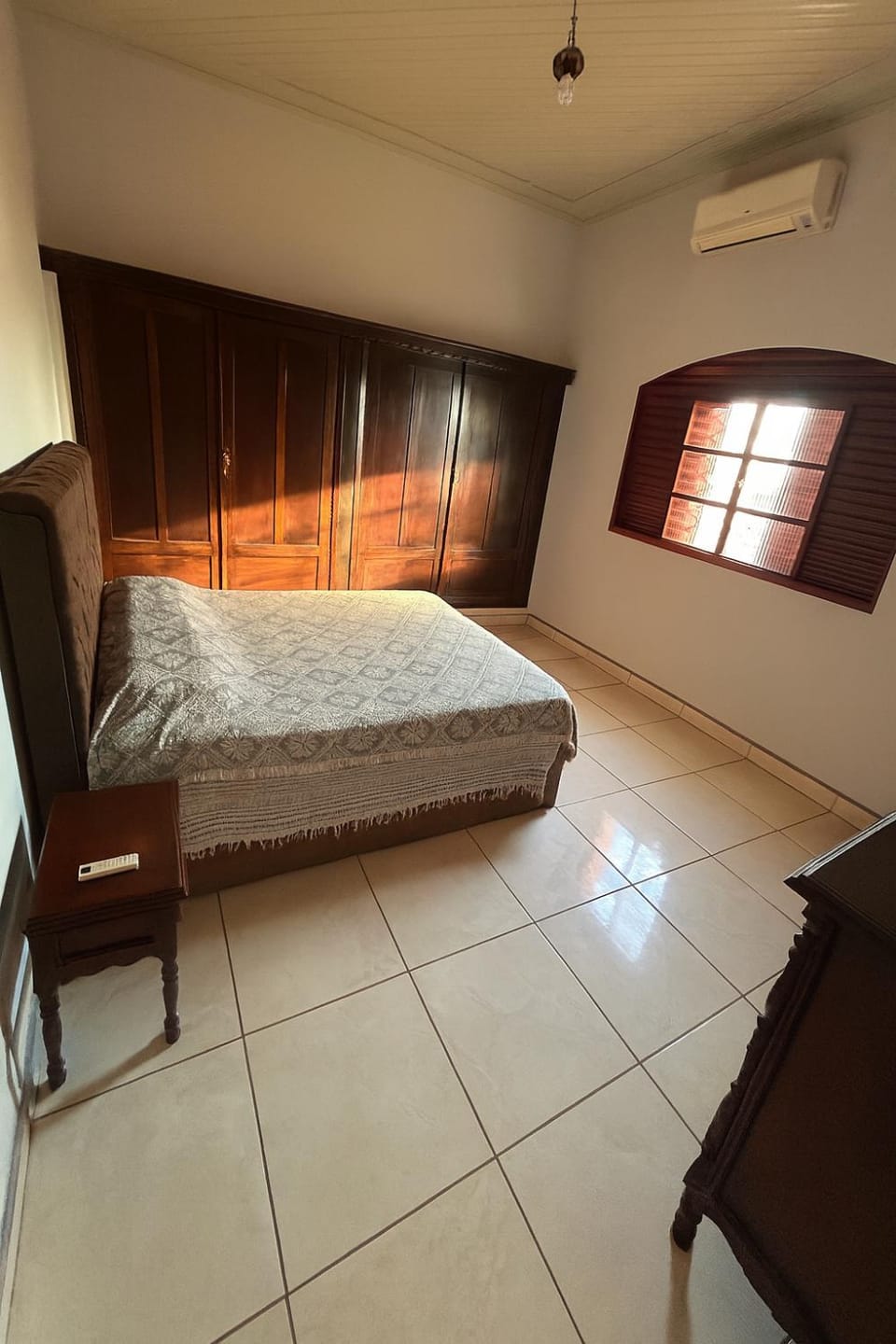 Bed, Photo of the whole room, Bedroom, air conditioner