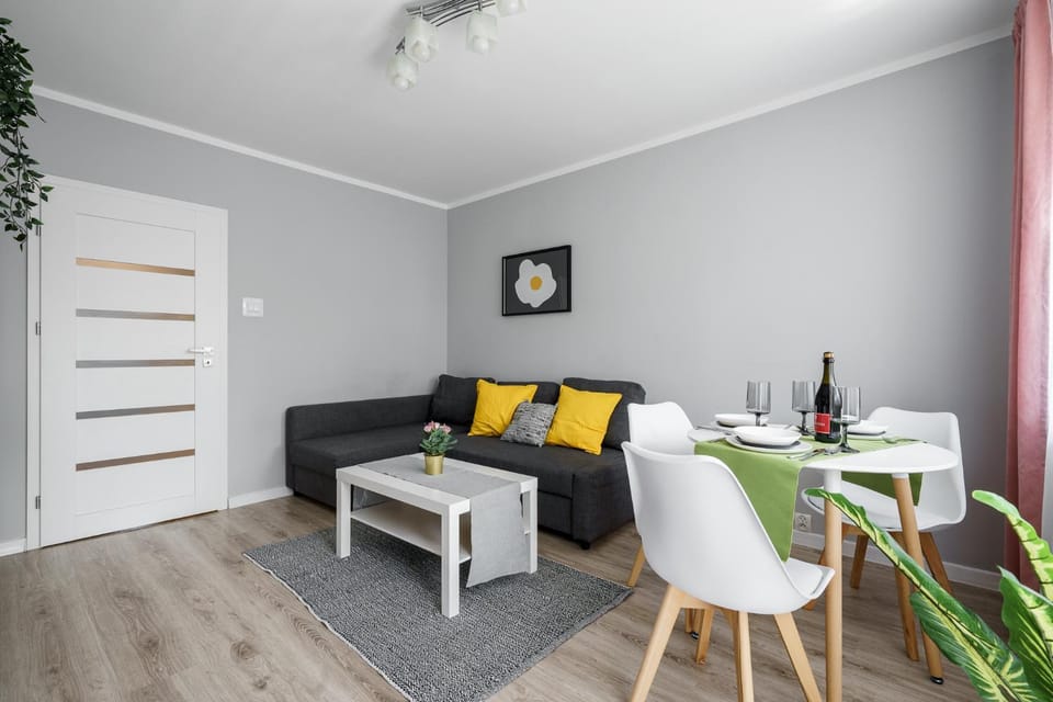 Living room, Dining area, Location