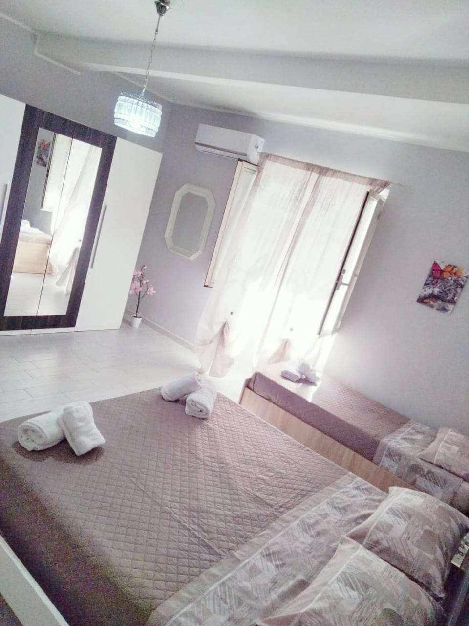 Bed, Photo of the whole room, Bedroom, towels