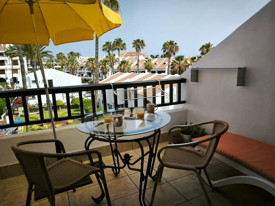 View (from property/room), Balcony/Terrace, Seating area, Dining area, sunbed