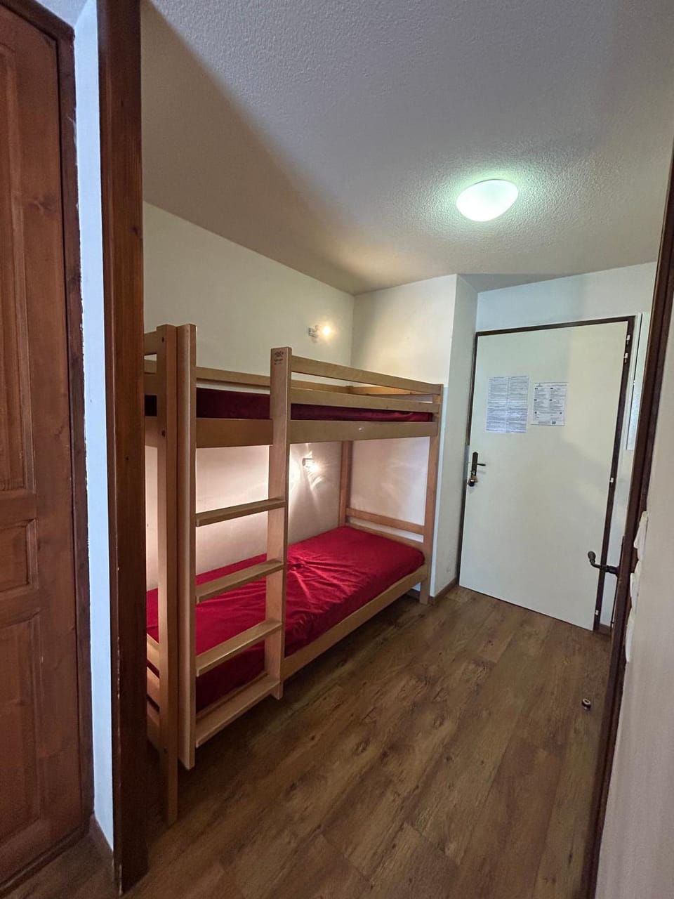 Bedroom, bunk bed