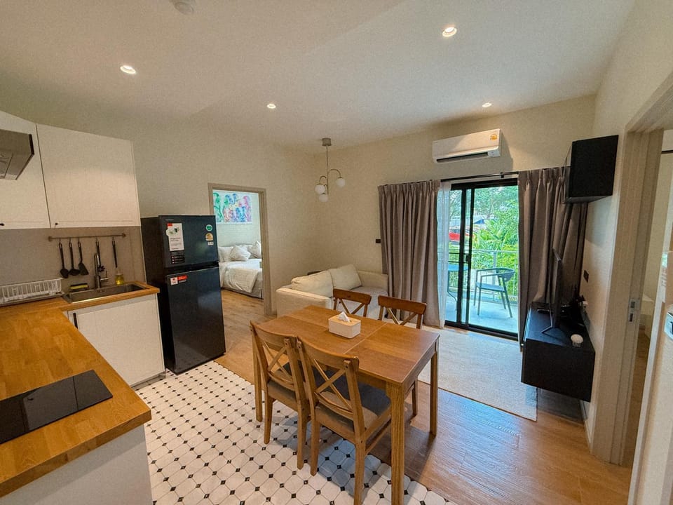 Kitchen or kitchenette, Living room, Seating area, Dining area