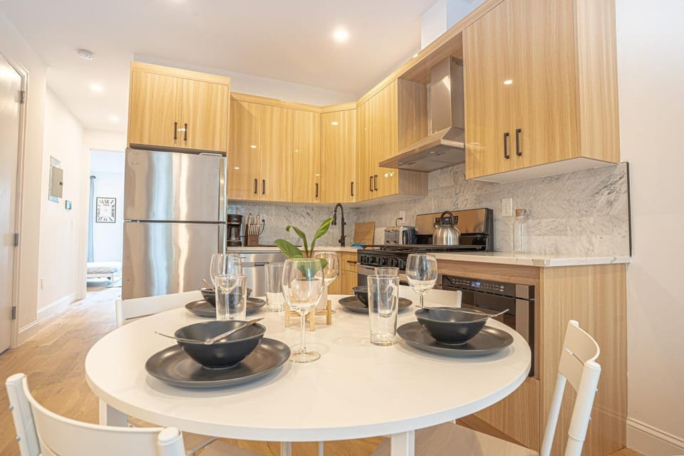 Kitchen or kitchenette, Dining area, dishwasher, stove