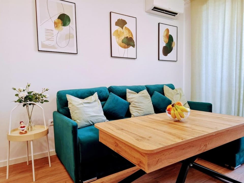 Living room, Seating area, Dining area, air conditioner