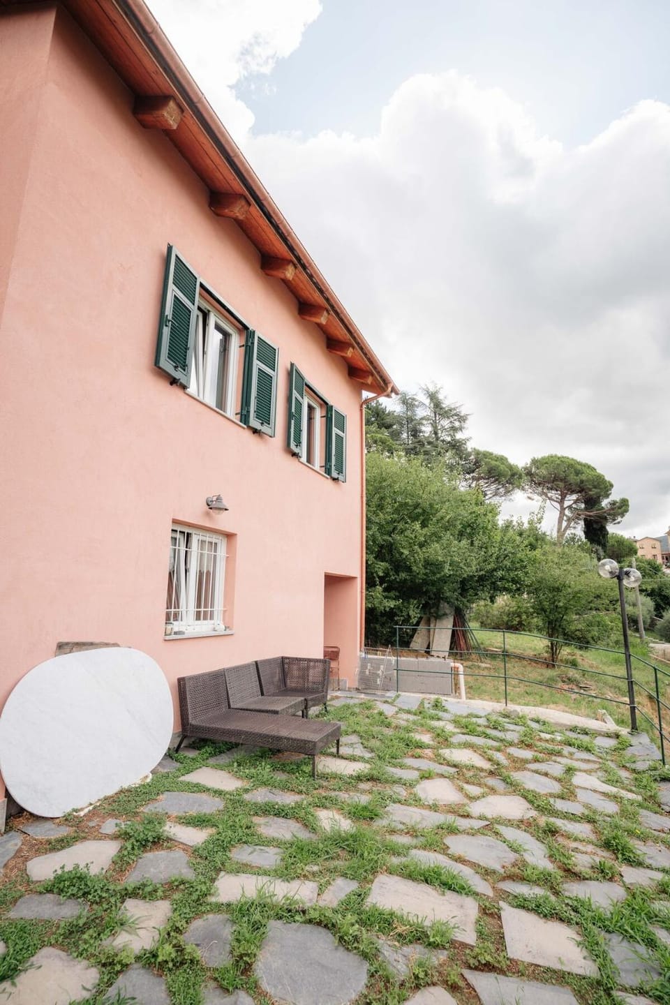 8 beds- surrounded by greenery with parking House in Liguria