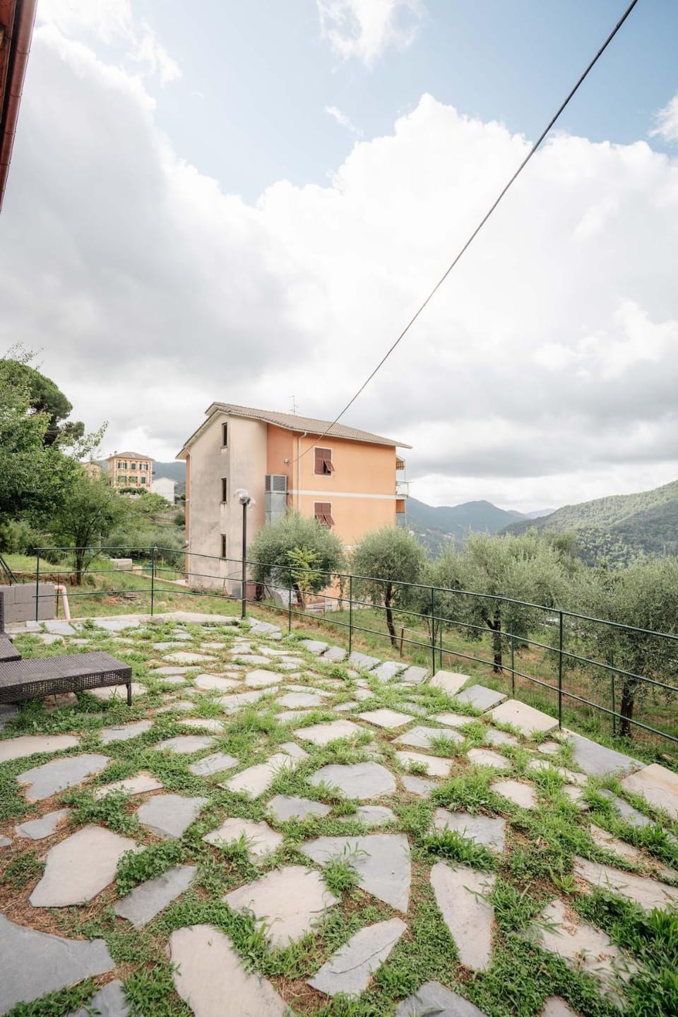 8 beds- surrounded by greenery with parking House in Liguria
