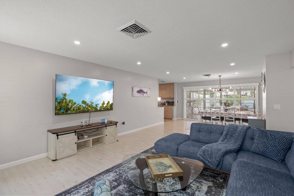 Coral Breeze House in Gulf Gate Estates
