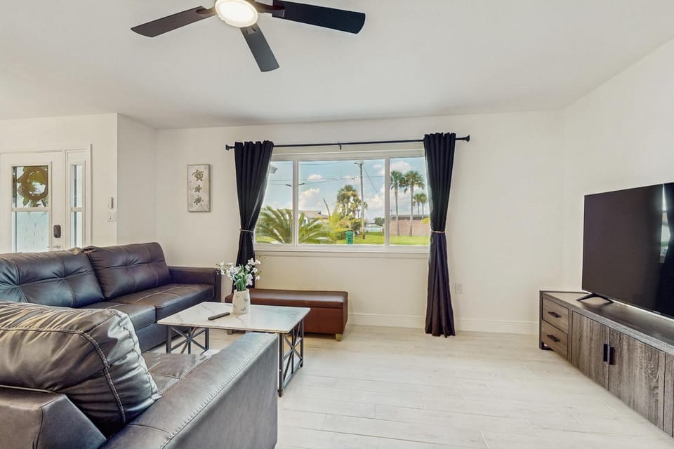 Steps to Sea! Coastal Escape in Fort Walton Beach House in Okaloosa Island