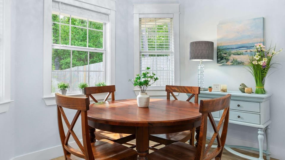 Spacious Laid-Back Hideaway Pets Allowed Enjoy Back Yard Modern Fixtures Plus Free Daily Activity Tickets House in Orange Beach