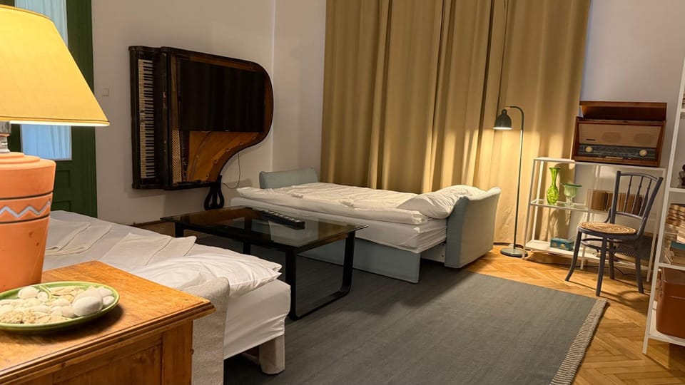 Bed, Living room, Photo of the whole room