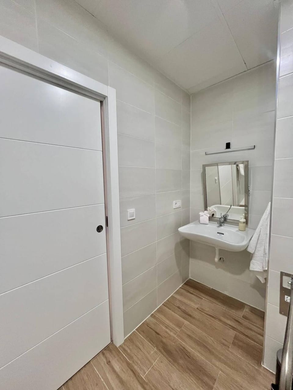 Bathroom, towels