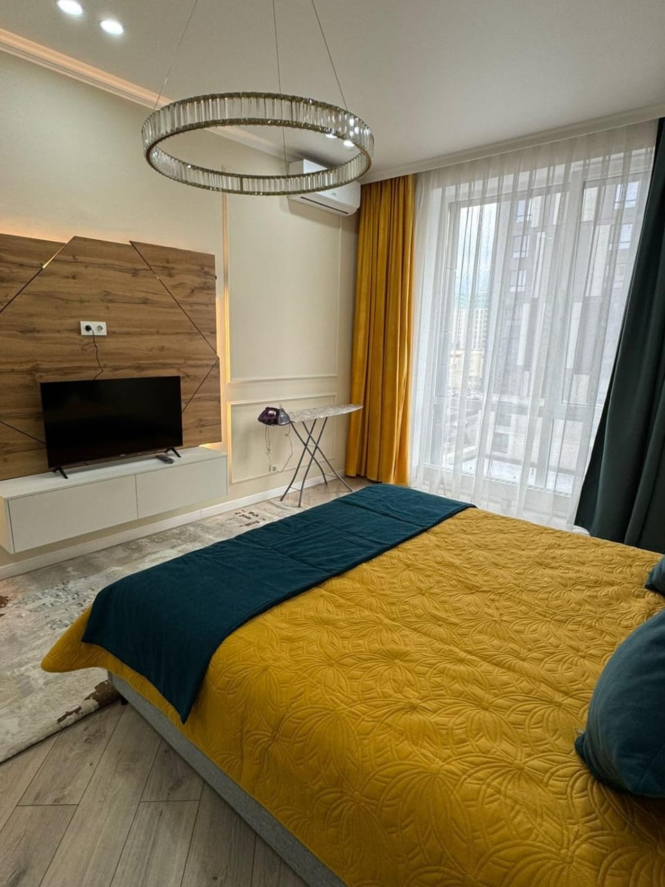 Bed, TV and multimedia, Bedroom, flat iron