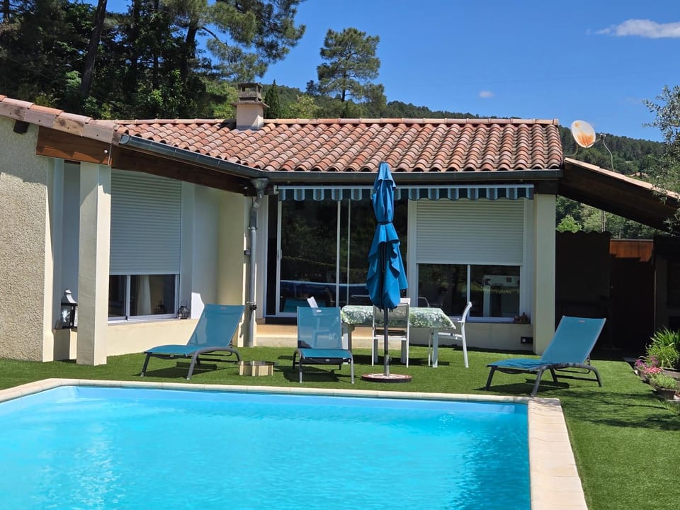 Studio indépendant, climatisé, piscine rien que pour vous, classé 2 étoiles House in Provence-Alpes-Côte d'Azur
