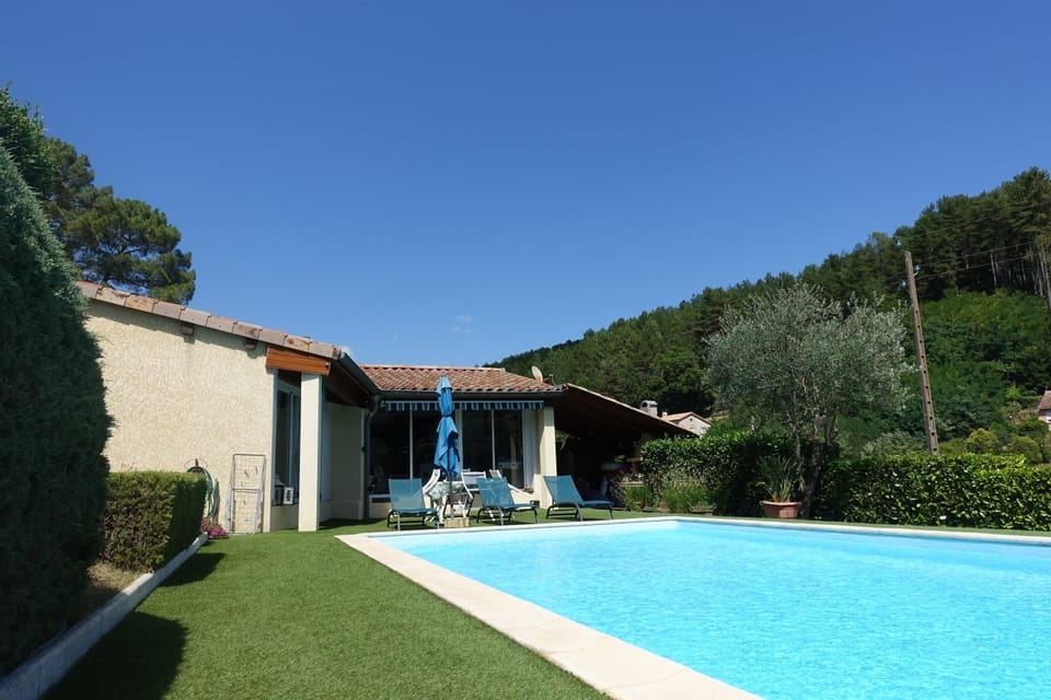 Studio indépendant, climatisé, piscine rien que pour vous, classé 2 étoiles House in Provence-Alpes-Côte d'Azur