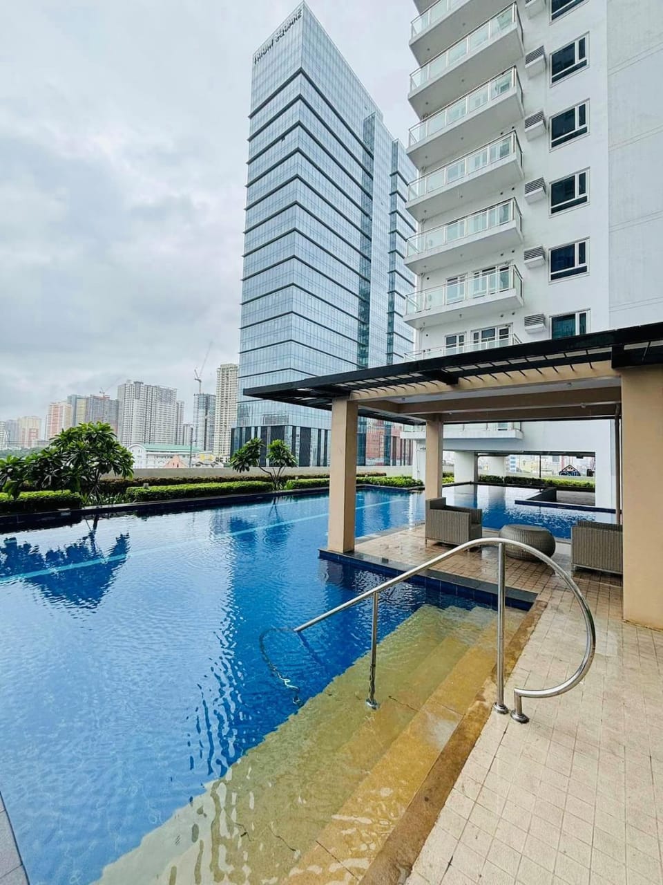 Grand View Tower - Metro Stay Apartment in Pasay