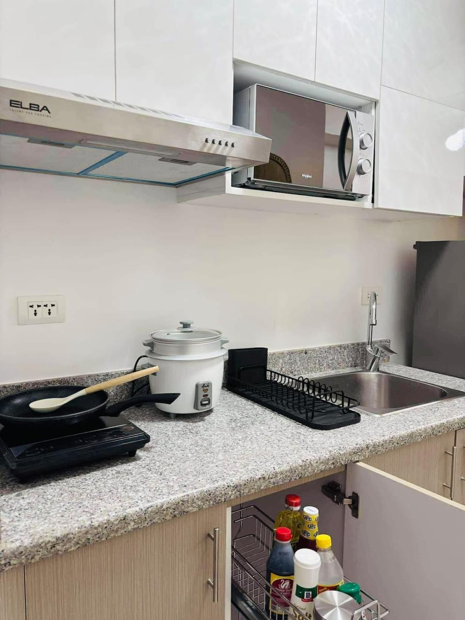 Grand View Tower - Metro Stay Apartment in Pasay