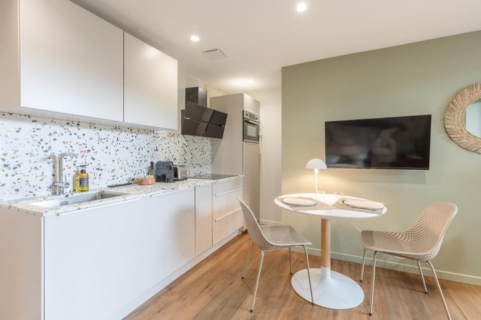 Dining area, kitchen