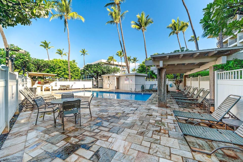 Kihei Akahi D-515: Newly Renovated Ocean View, No Carpet, 3 Zone Split AC, Wi-Fi House in Wailea