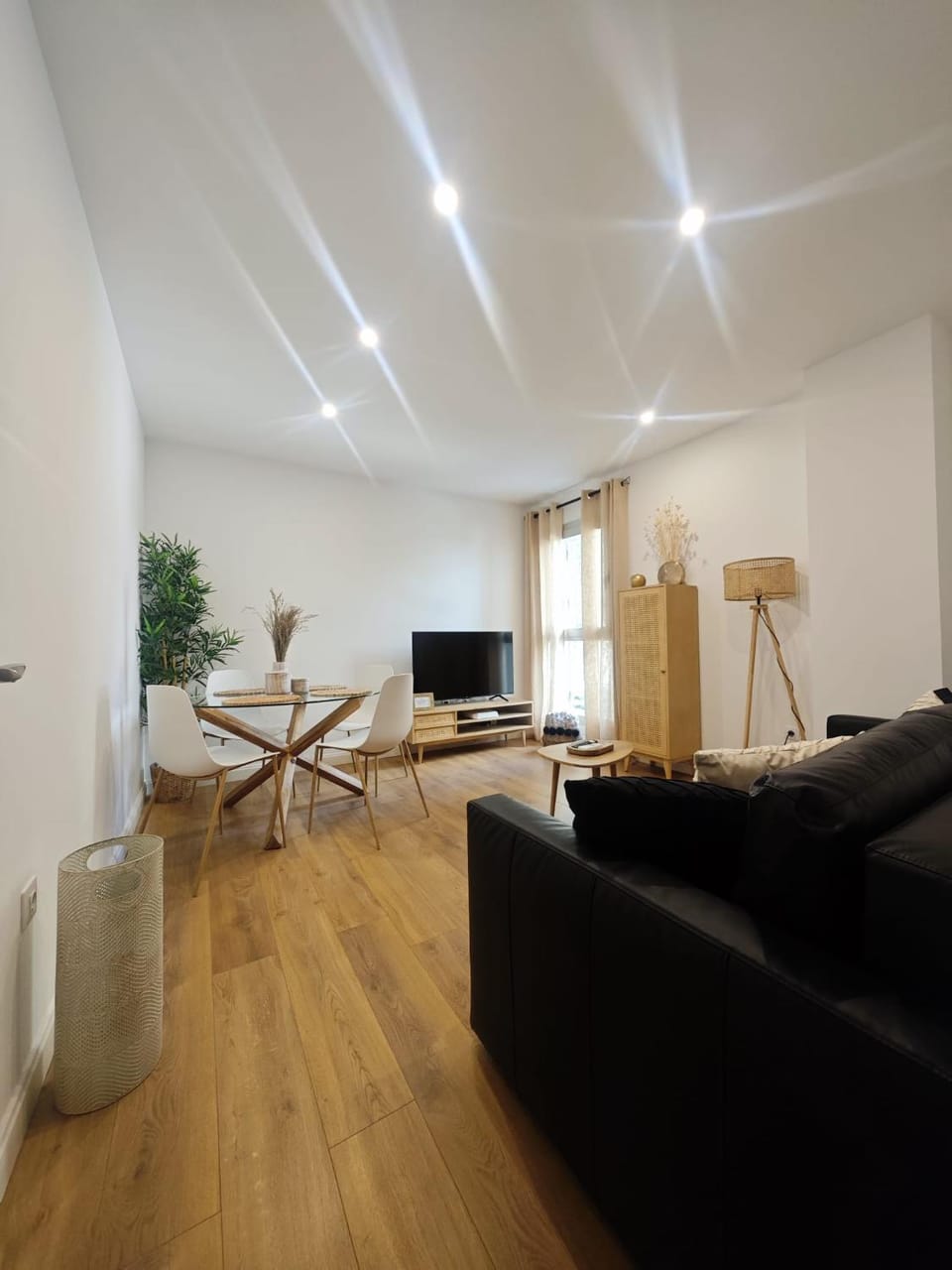 TV and multimedia, Living room, Dining area