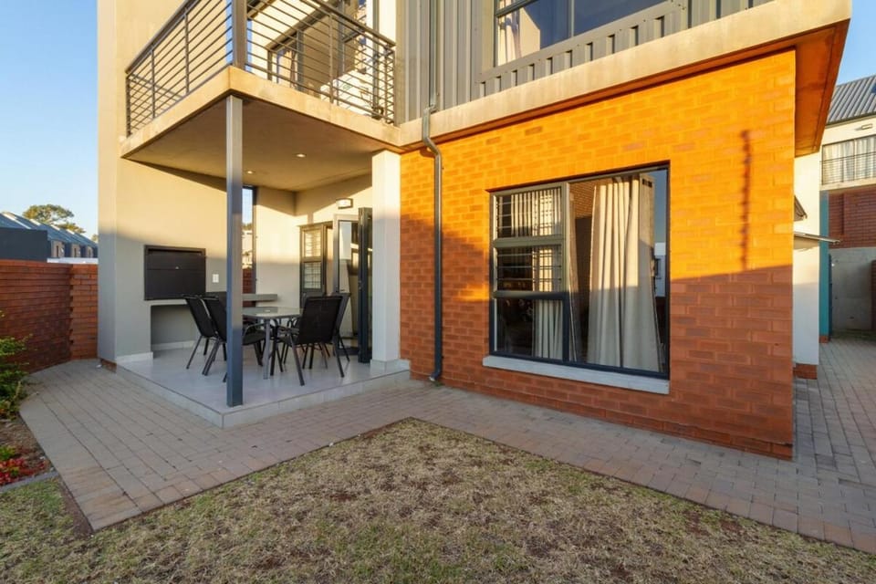 AlimamaSpacesThe Mansons Cascades Villa Apartment in Sandton
