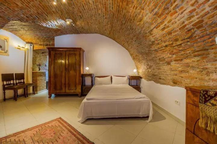 Pivnita Saxona Studio Central Apartment in Brasov