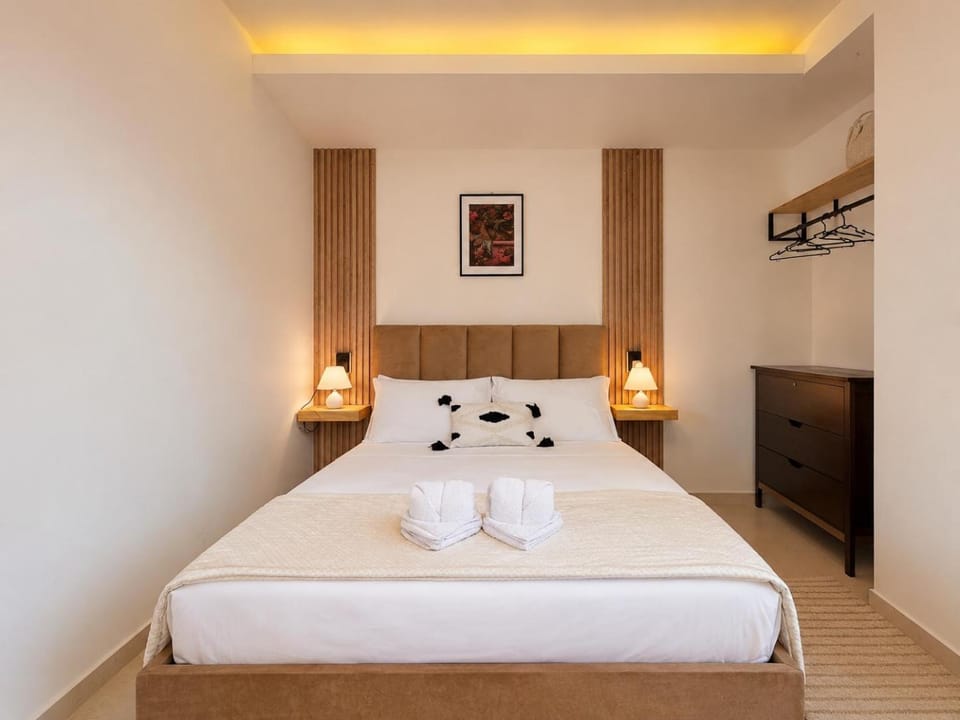Bed, Bedroom, towels