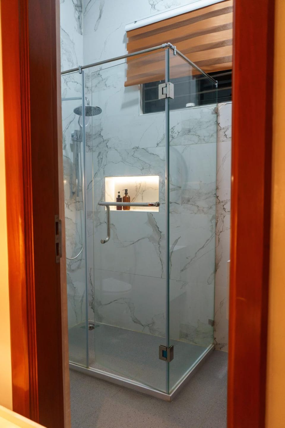 Shower, Toilet