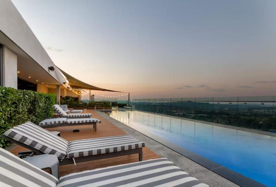 AlimamaSpaces The Noxy Menlyn Maine Apartment in Pretoria