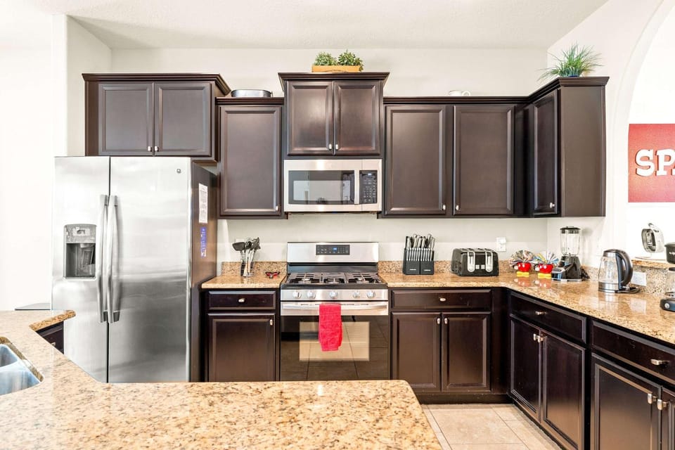 Solterra Bliss - Resort Stay for 13 with Pool Hot Tub & Game Room House in Polk County