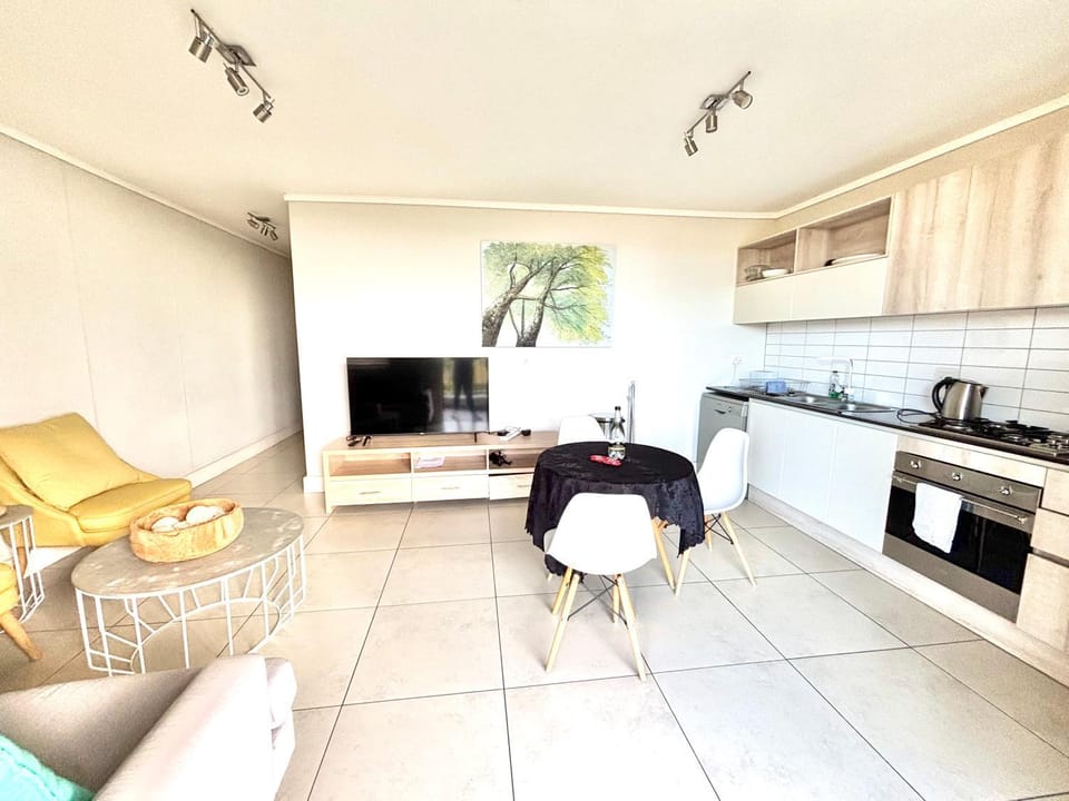 Luxe Waters Edge apt next to Canal Walk Apartment in Cape Town