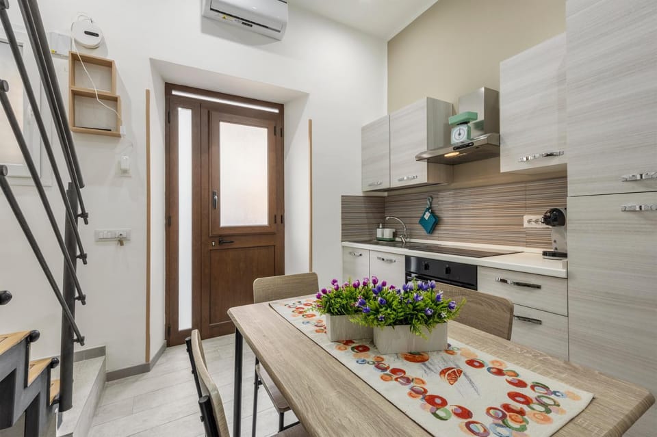 Property building, Kitchen or kitchenette, Living room
