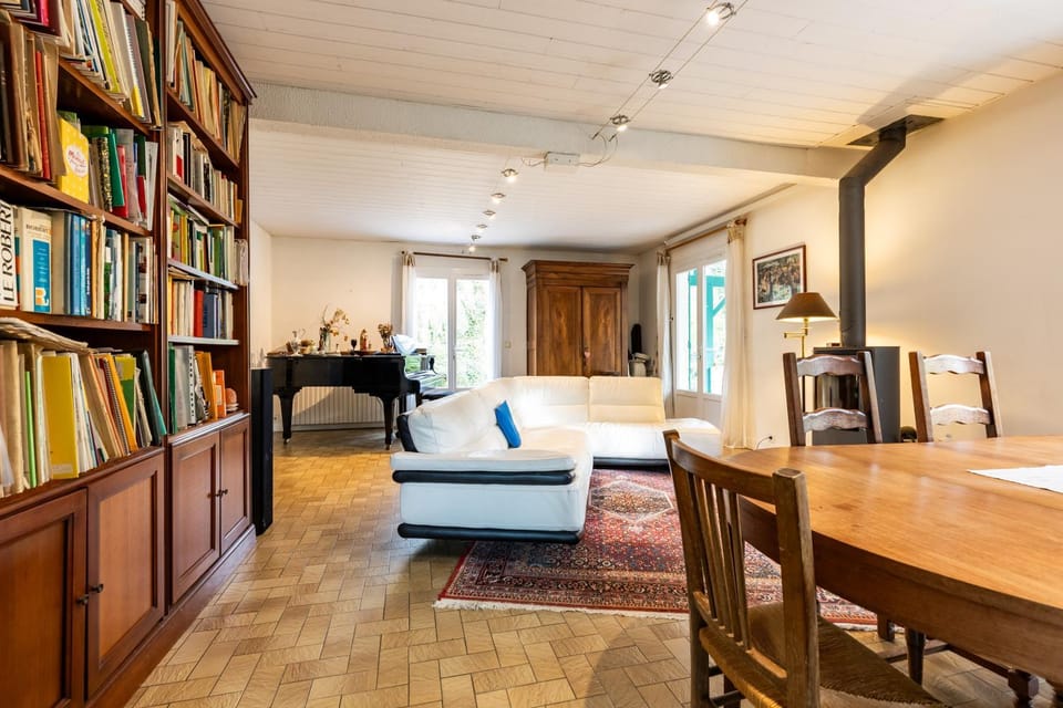 Property building, Living room