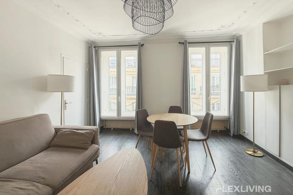 Superb 2 Elegant Room in the Heart of Paris’ 8th District House in Paris