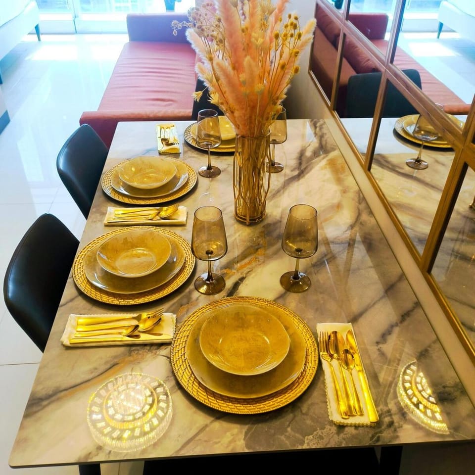 Cozy Modernistic 1 BR Uptown BGC Apartment in Makati
