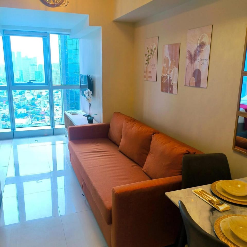 Cozy Modernistic 1 BR Uptown BGC Apartment in Makati
