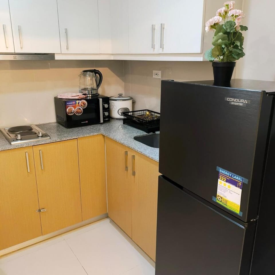 Cozy Modernistic 1 BR Uptown BGC Apartment in Makati