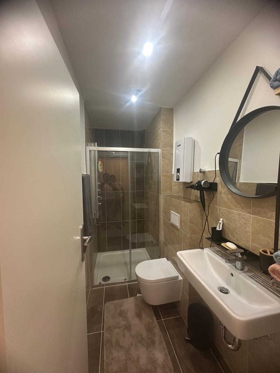 Shower, Toilet, Bathroom, towels