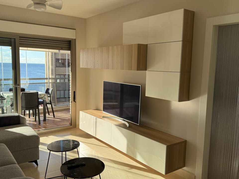 Communal lounge/ TV room, Natural landscape, TV and multimedia, Living room, Seating area, Dining area