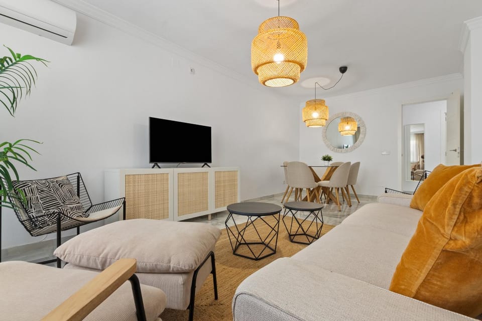 Amplio apartamento con piscina y parking en Torremolinos Apartment in Torremolinos