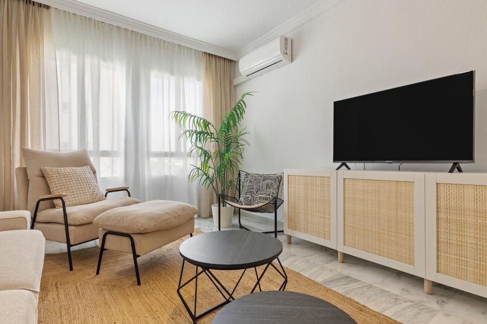 Amplio apartamento con piscina y parking en Torremolinos Apartment in Torremolinos