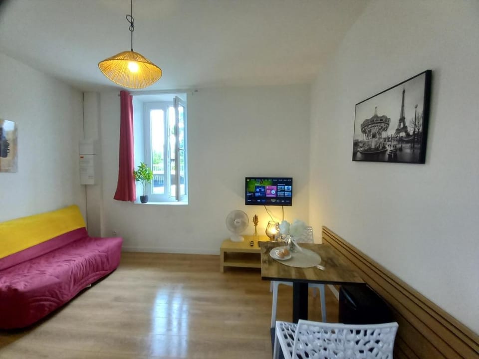 Appart 2 lits tv Wifi Parking Jardin Apartment in Provence-Alpes-Côte d'Azur